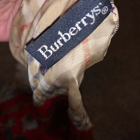 Vintage RARE  Burberry’s red silk scarf with dog & leash design - Picture 5 of 6
